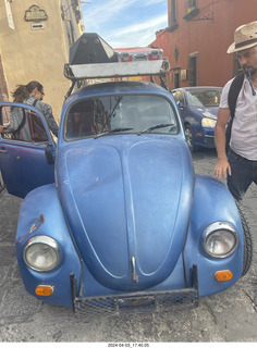 109 a24. San Miguel de Allende  - VW beetle