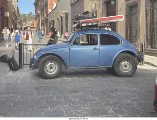 116 a24. San Miguel de Allende  - VW beetle