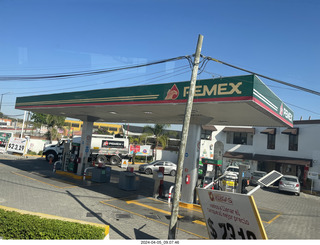 12 a24. drive to Guanajuato - Pemex fuel station
