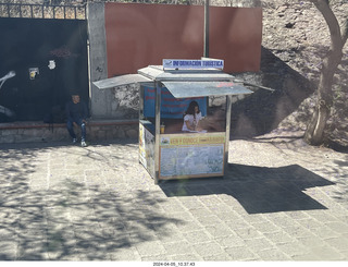 29 a24. drive to Guanajuato - tourist information booth