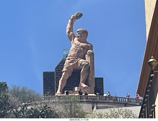 60 a24. Guanajuato - strong man sculpture