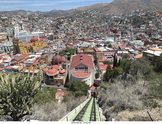 123 a24. Guanajuato - lift going down
