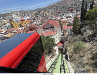 126 a24. Guanajuato - lift going down