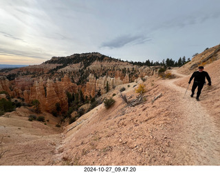 85 a2a. Bryce Canyon - Adam hiking