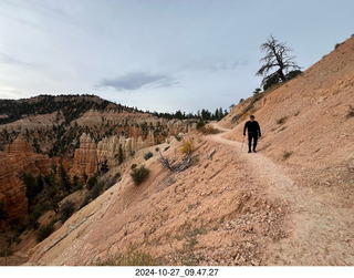 86 a2a. Bryce Canyon - Adam hiking