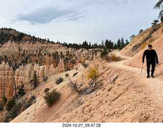 87 a2a. Bryce Canyon - Adam hiking