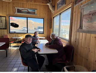 43 a2c. Utah - Hanksville - lunch Adam, Tyler, Susan Wells