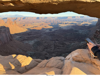 431 a2q. Utah - Canyonlands National Park - Mesa Arch