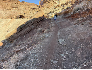 113 a2q. Utah - Mineral Canyon hike - Tyler and Heather