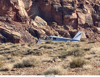 364 a2q. Utah - Hidden Splendor hike - N8377W