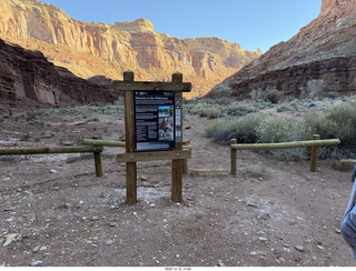 394 a2q. Utah - Hidden Splendor hike - sign