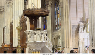 41 a2v. New York City - restaurant - St. Patrick's Cathedral