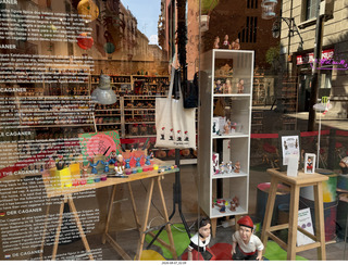 39 a2y. Spain - Barcelona - Born neighborhood - poop sculptures